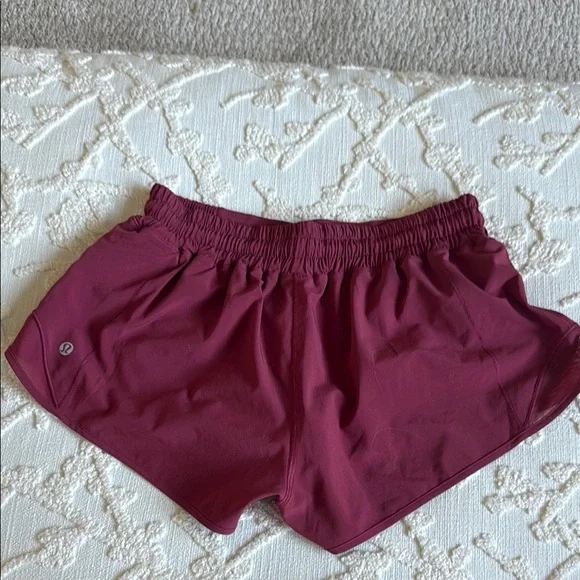 Lululemon Hotty Hot Shorts 2.5” - Picture 2 of 3